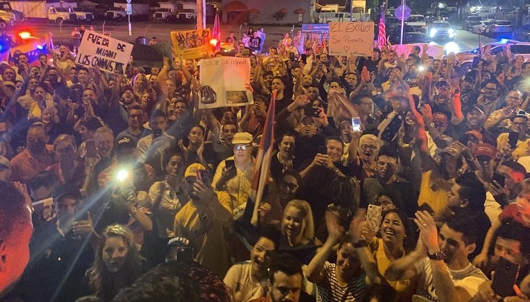 Cientos de cubanos protestaron contra la presencia comunista en Miami